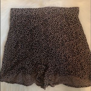 american eagle cheetah print flowy shorts